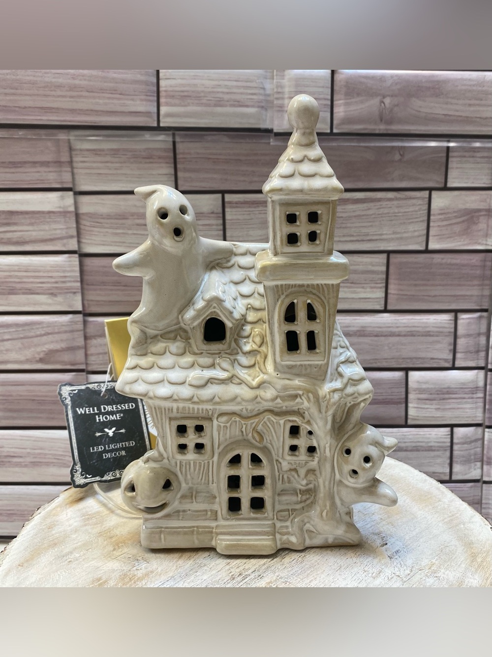 Well Dressed Home ❤️Halloween  ceramic Haunted House 8” New